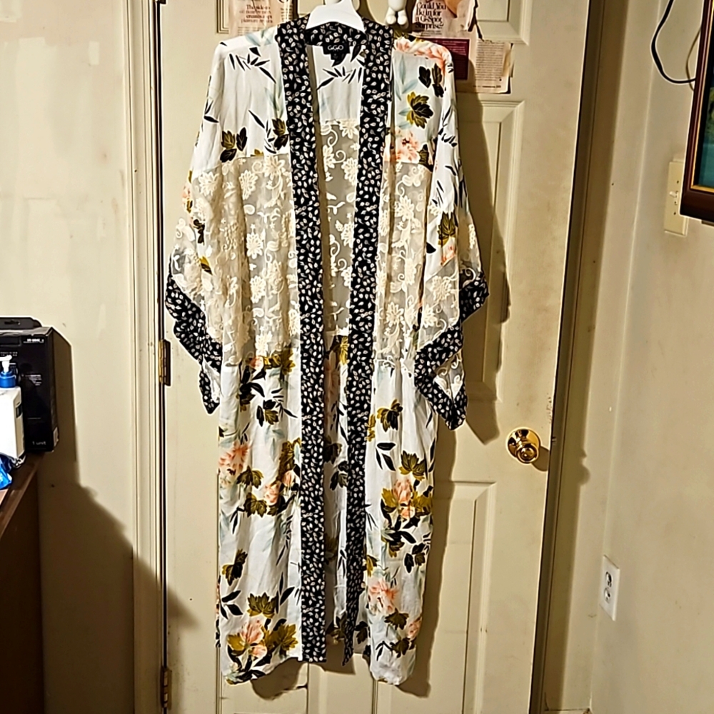 Gigio lace back kimono